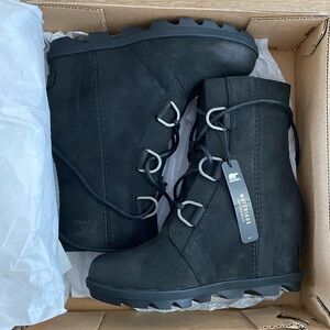 NIB sorel joan of artic wedge boots